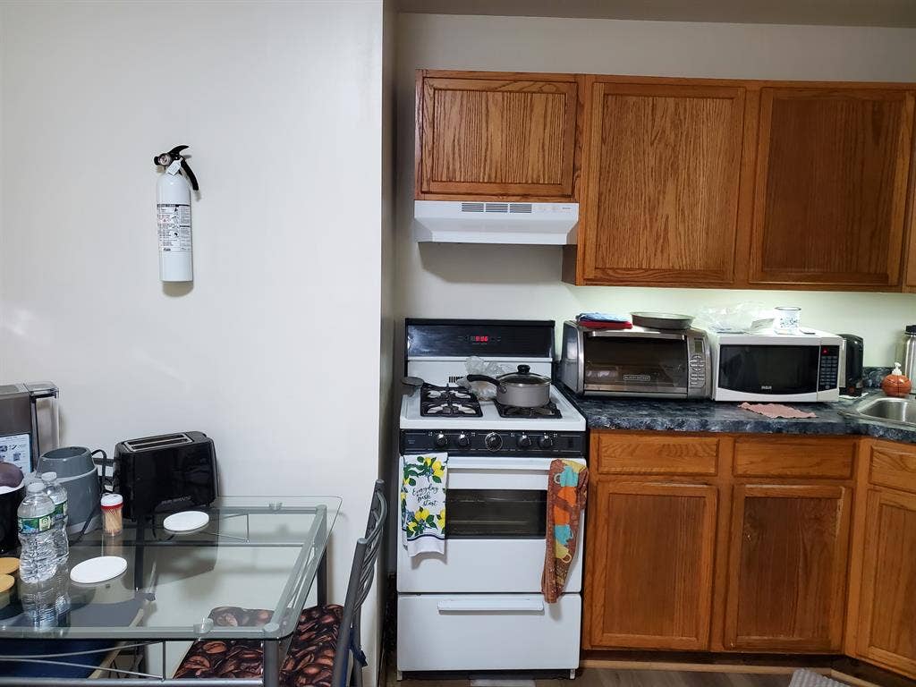 Unfurnished Room South Side