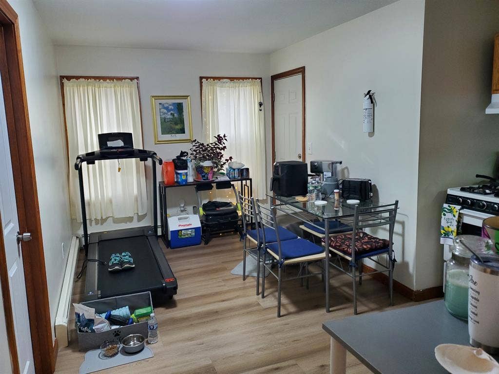 Unfurnished Room South Side