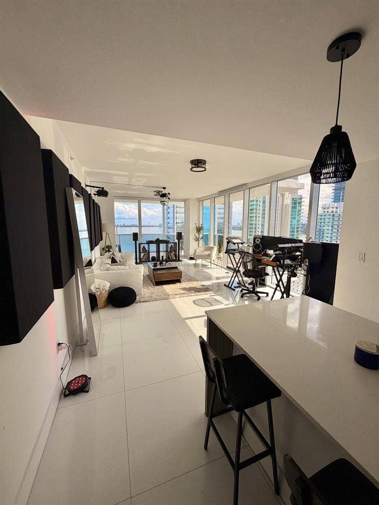 Luxury room for rent - edgewater
