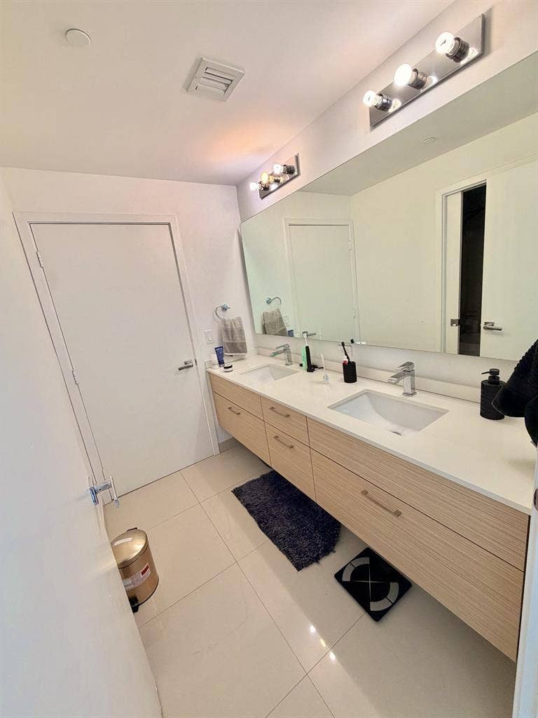 Luxury room for rent - edgewater
