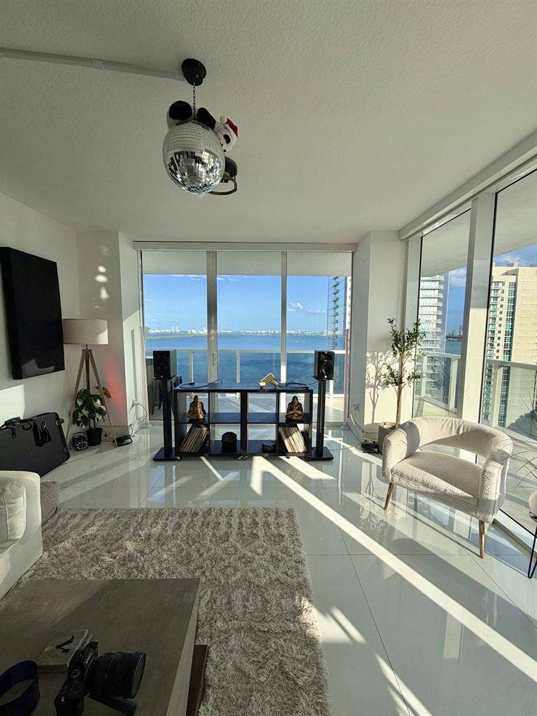 Luxury room for rent - edgewater