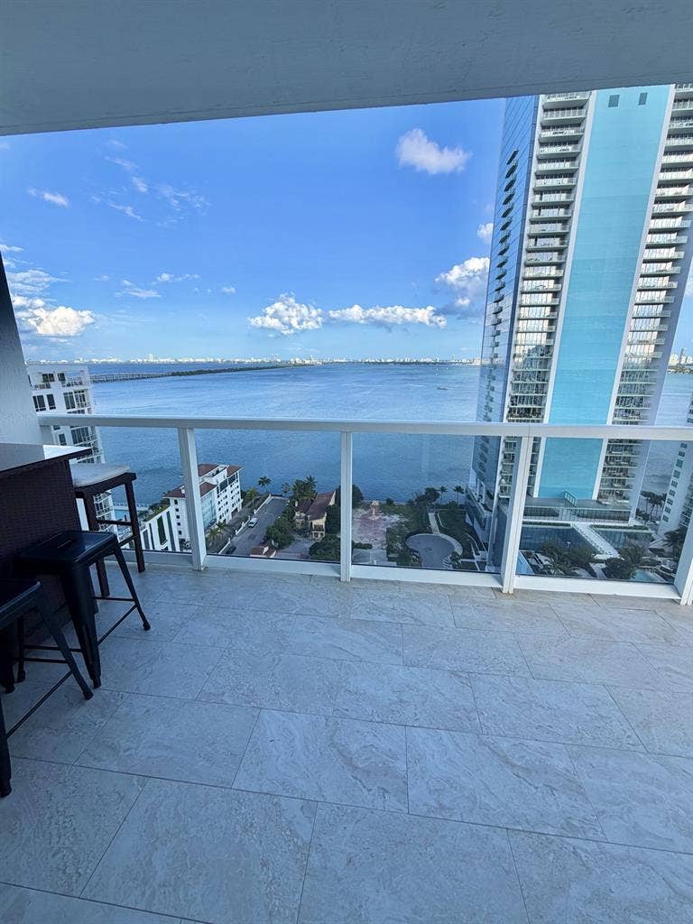 Luxury room for rent - edgewater