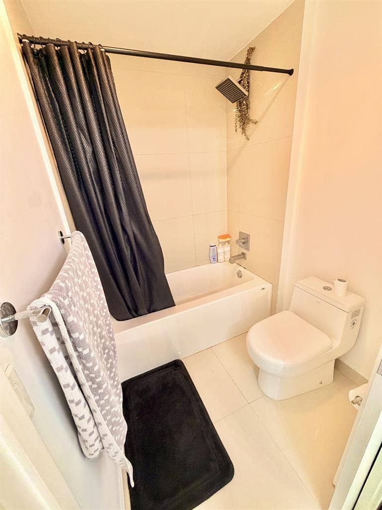 Luxury room for rent - edgewater
