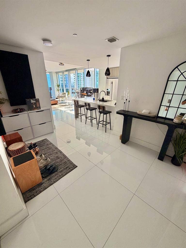 Luxury room for rent - edgewater