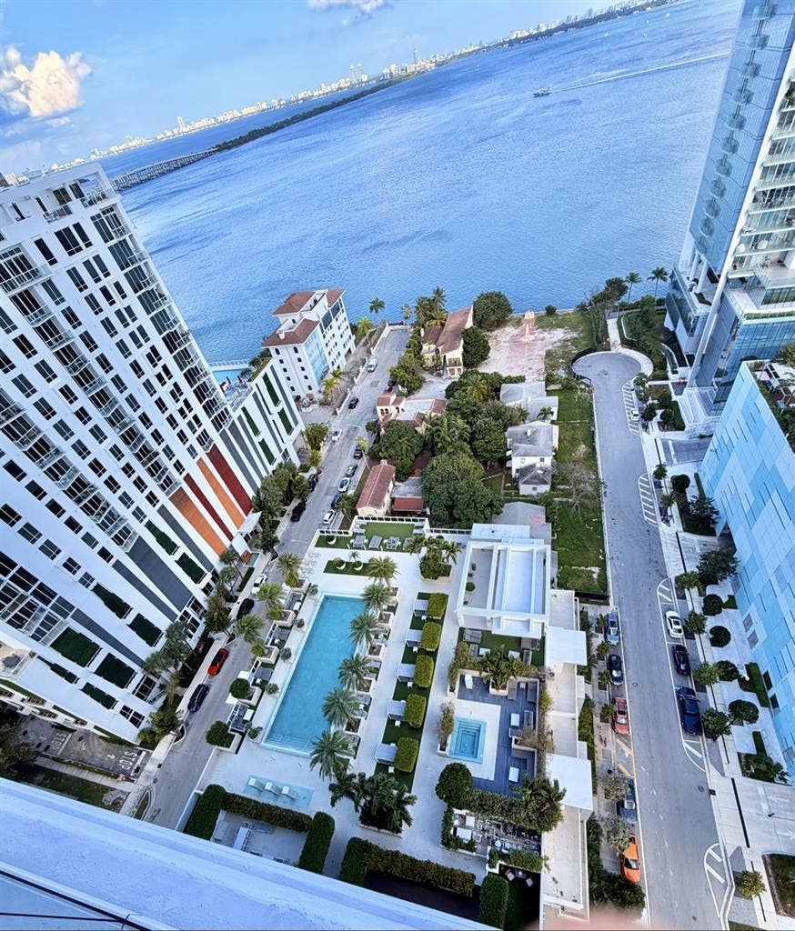 Luxury room for rent - edgewater