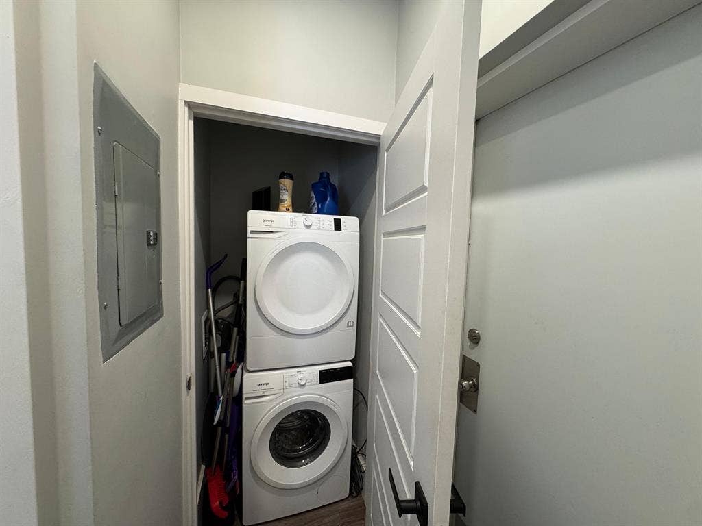 Downtown Lease Transfer urgent