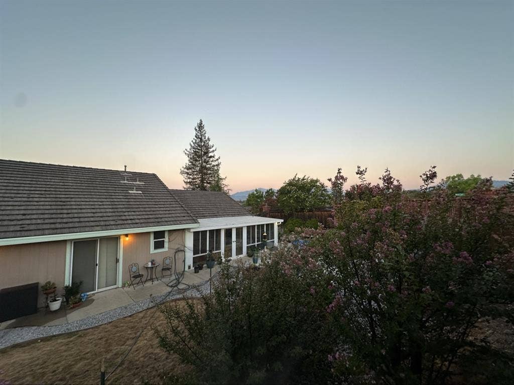 Furnished room 4 rent AVAILABLE NOW