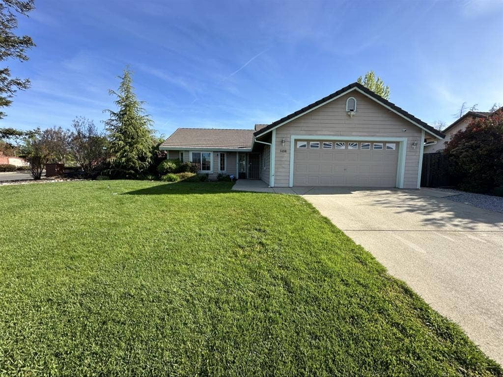 Furnished room 4 rent AVAILABLE NOW