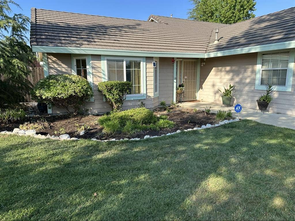 Furnished room 4 rent AVAILABLE NOW