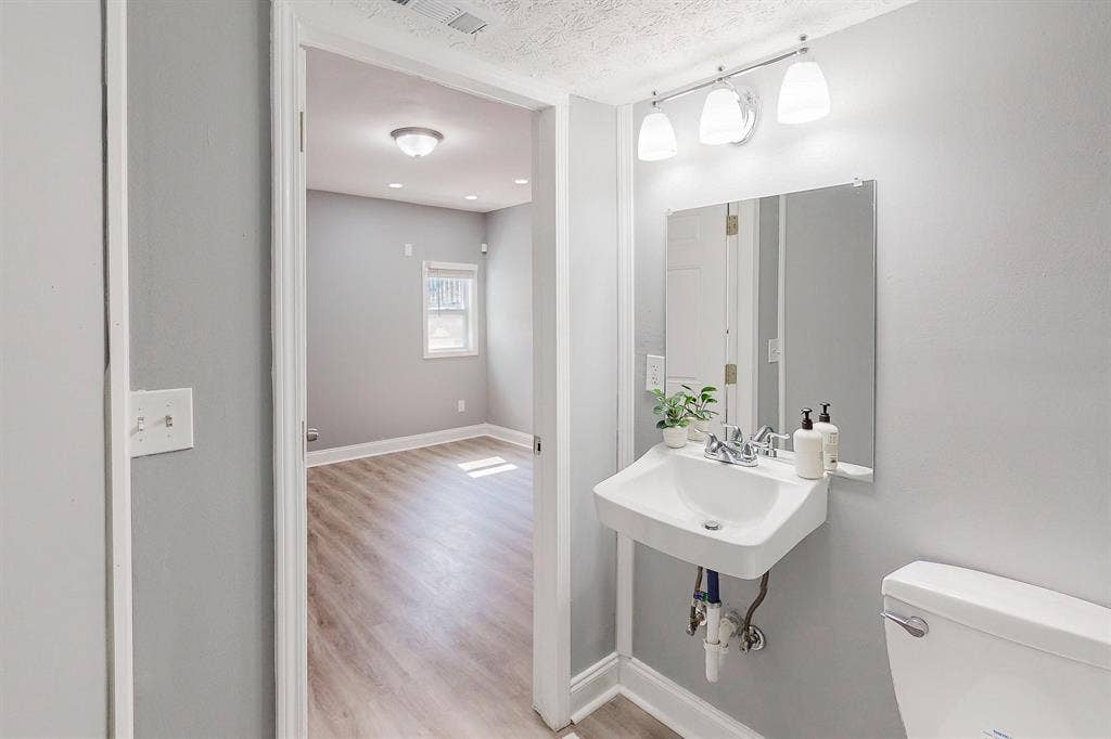 6 BR in Stone Mountain