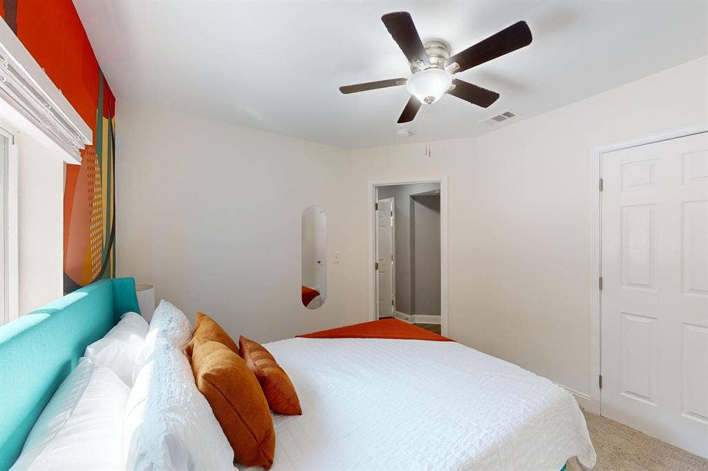 6 BR in Stone Mountain