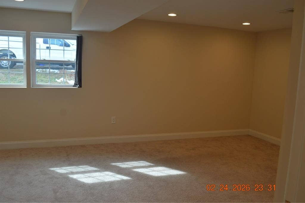 Private Basement apartment in house