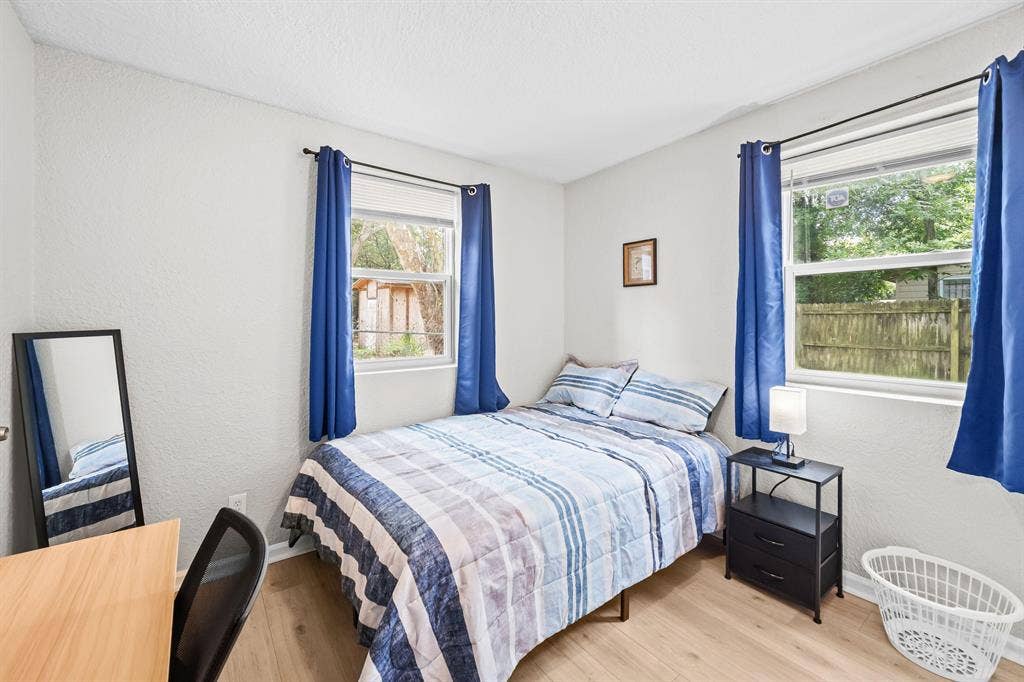 6 BR in Jacksonville