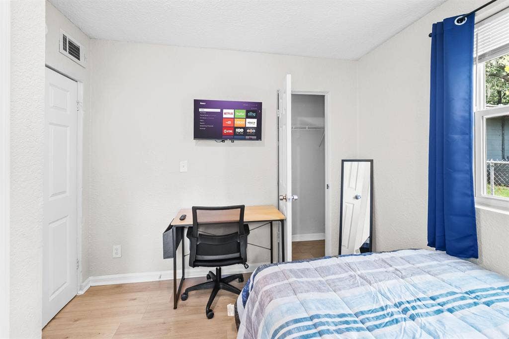 6 BR in Jacksonville