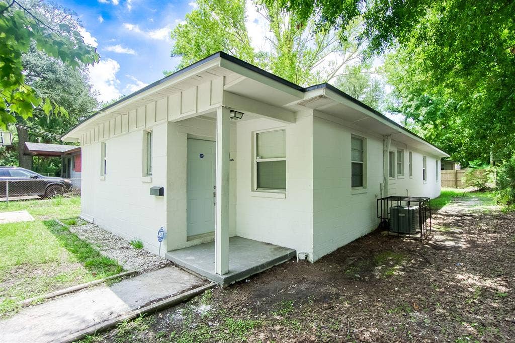 6 BR in Jacksonville