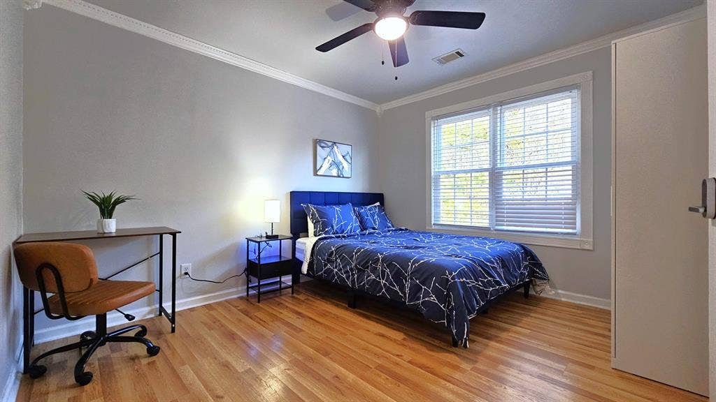6 BR in Lawrenceville