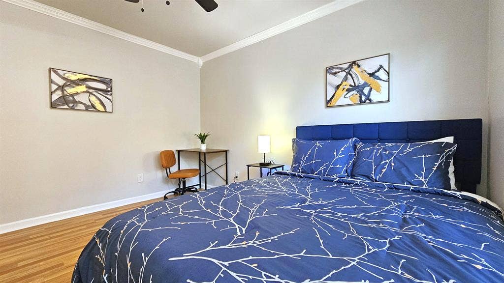 6 BR in Lawrenceville