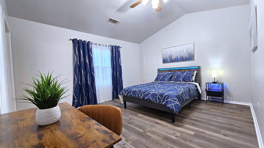 6 BR in Lawrenceville