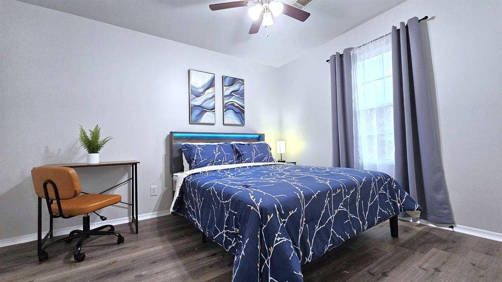 6 BR in Lawrenceville