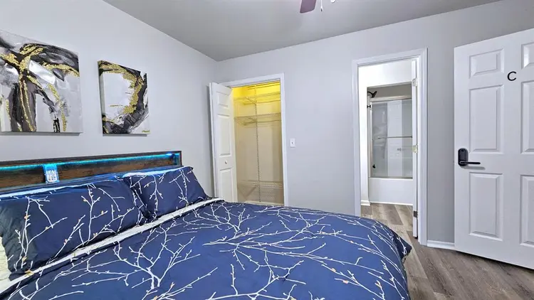 6 BR in Lawrenceville