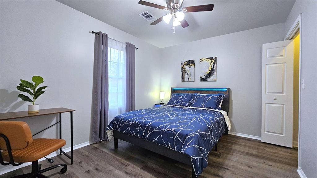 6 BR in Lawrenceville