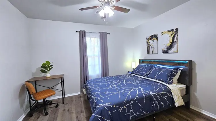 6 BR in Lawrenceville