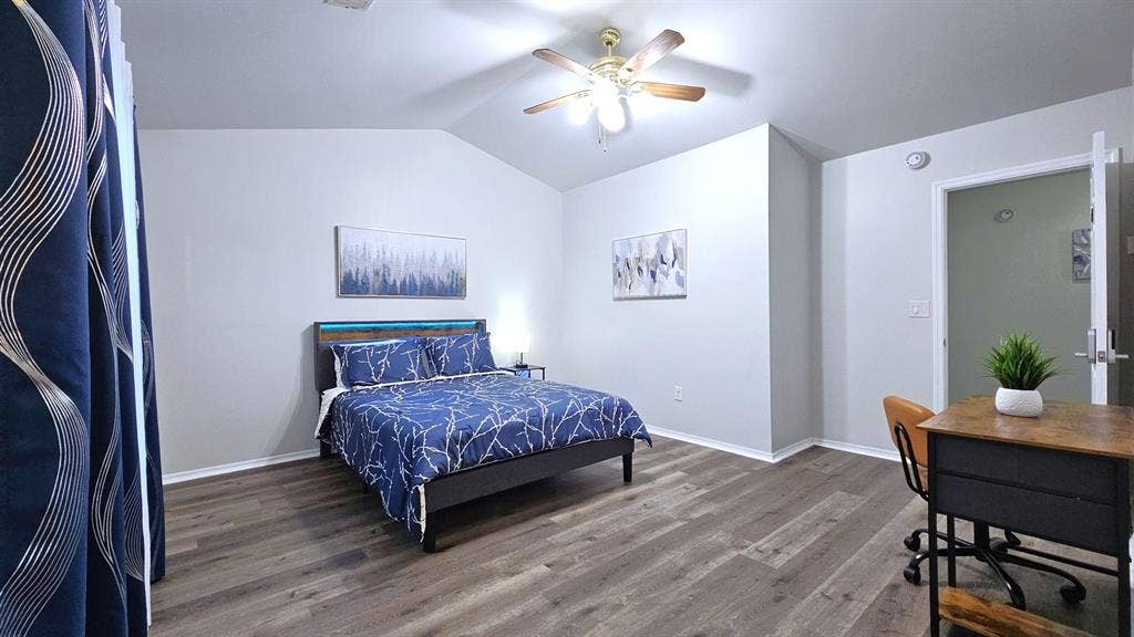 6 BR in Lawrenceville