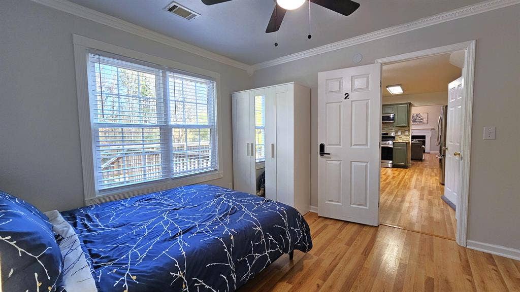 6 BR in Lawrenceville