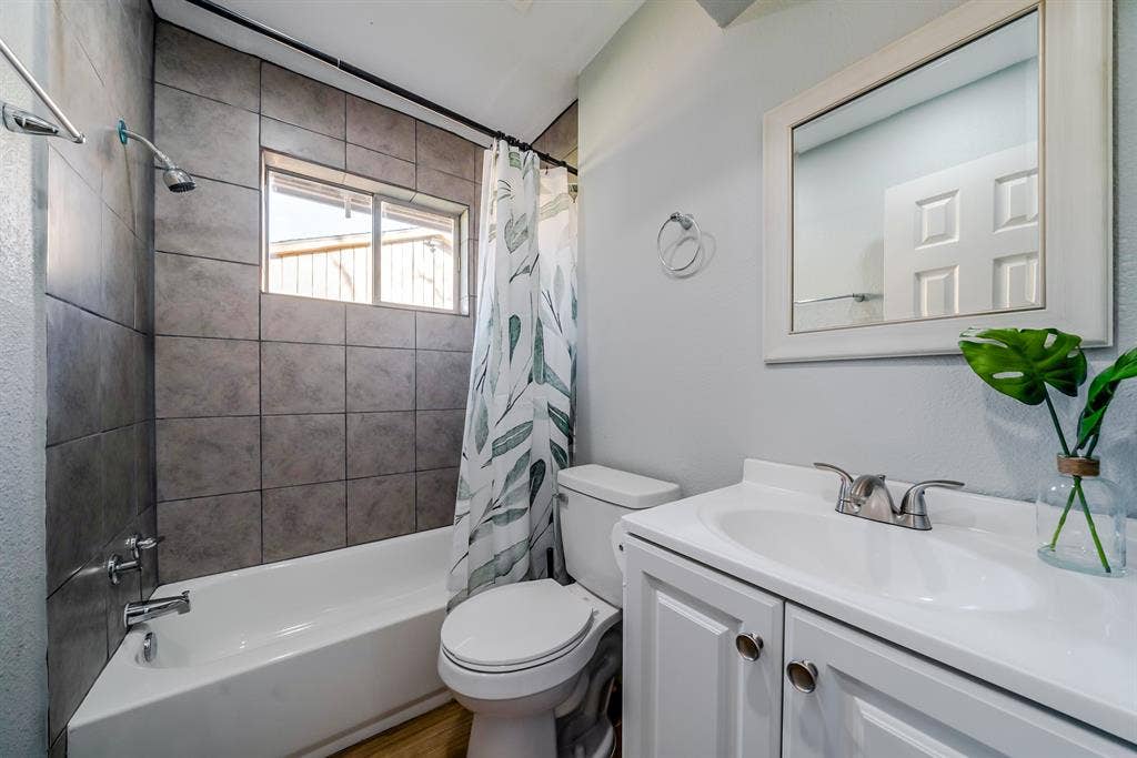 8 BR in Houston