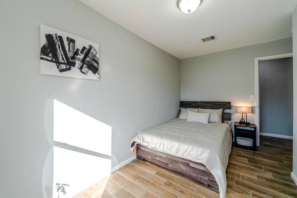 8 BR in Houston
