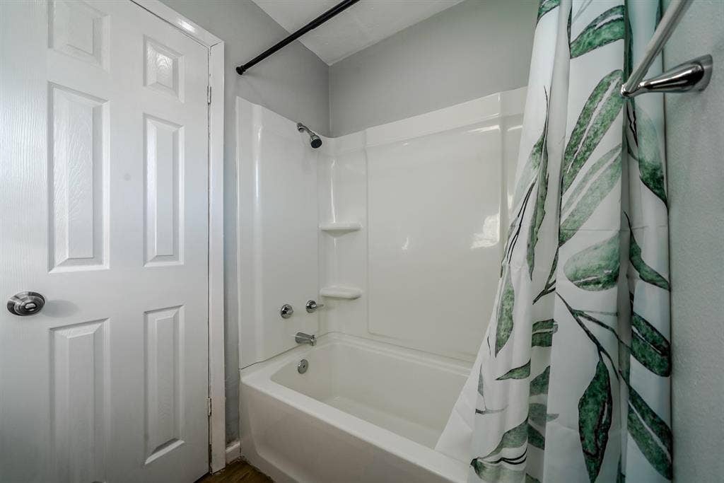 8 BR in Houston