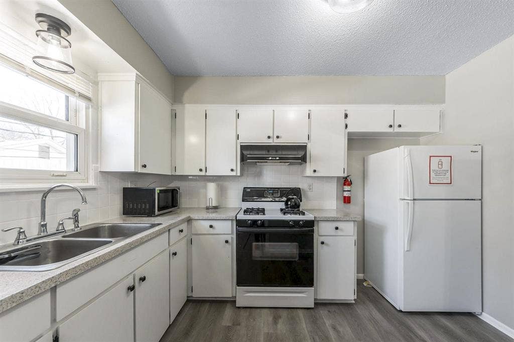 5 BR in Lee's Summit