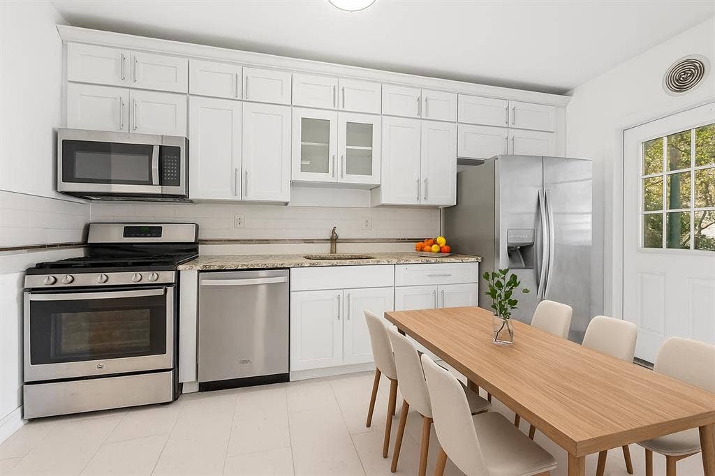 Rooms in Cool House Marble Hill NYC