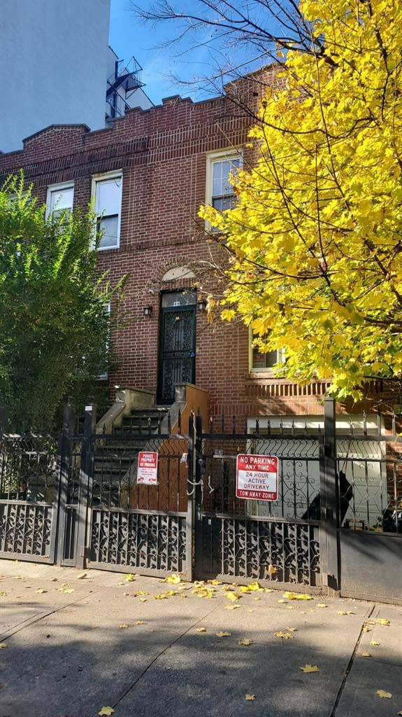 Rooms in Cool House Marble Hill NYC