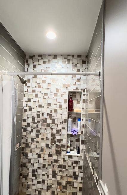 ROOM IN AN ALL FEMALE APARTMENT