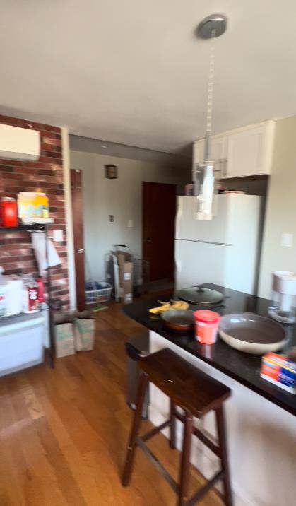 ROOM IN AN ALL FEMALE APARTMENT