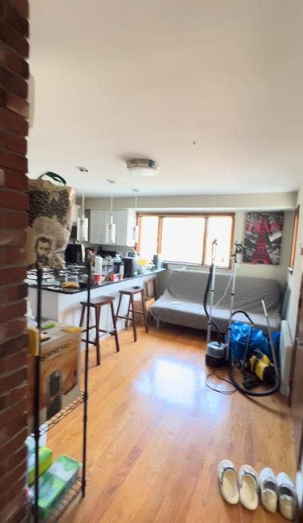 ROOM IN AN ALL FEMALE APARTMENT