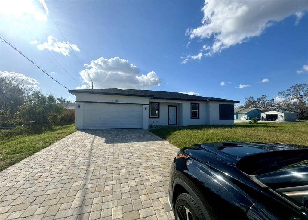 Beautiful room available for rent