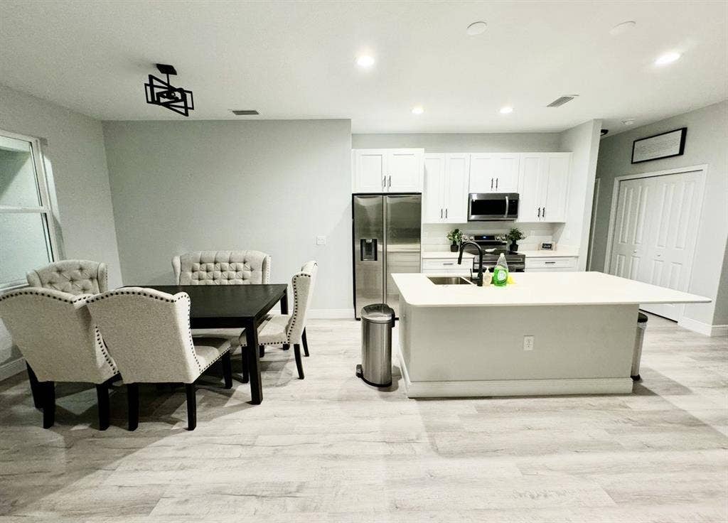 Beautiful room available for rent