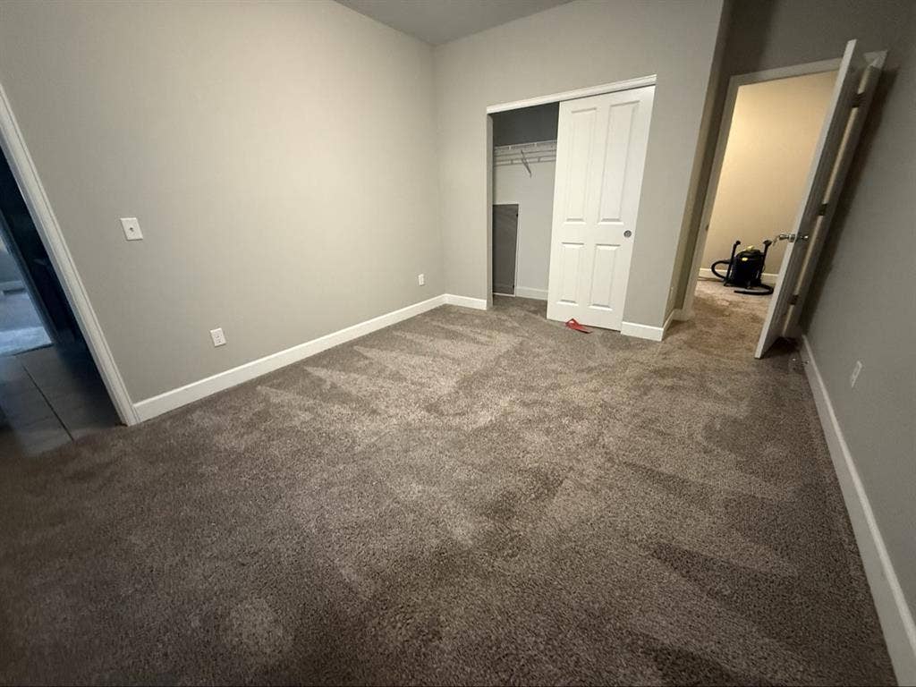 Private Room, private Entry b