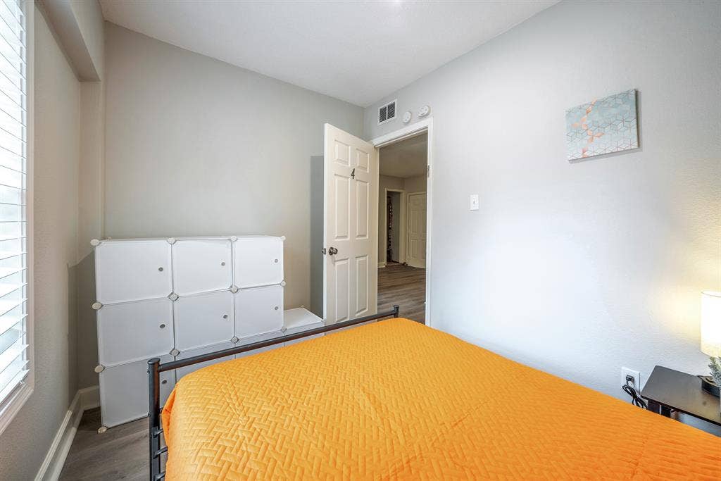8 BR in Houston