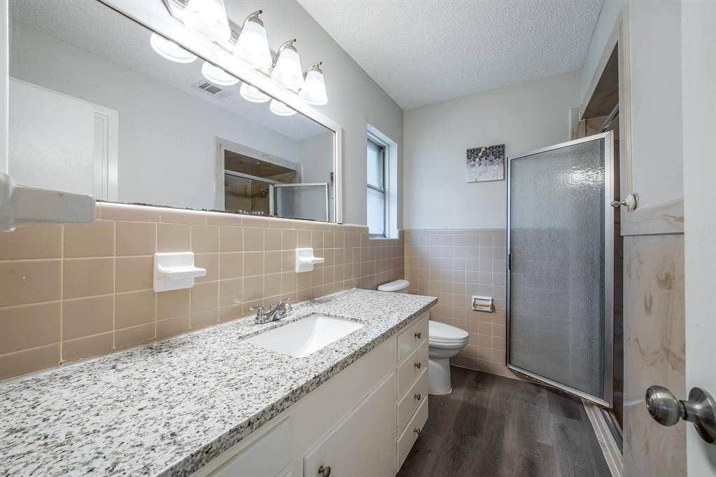 8 BR in Houston