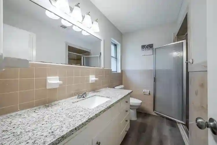 8 BR in Houston