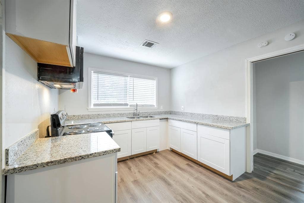 8 BR in Houston