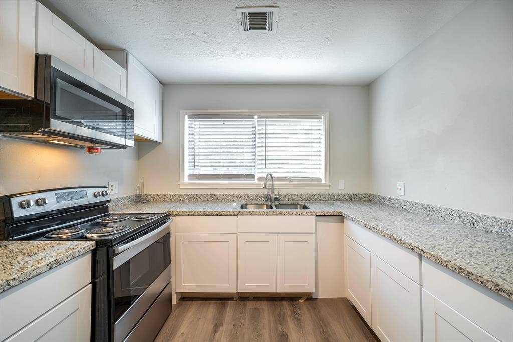 8 BR in Houston