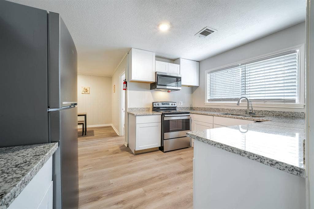 8 BR in Houston