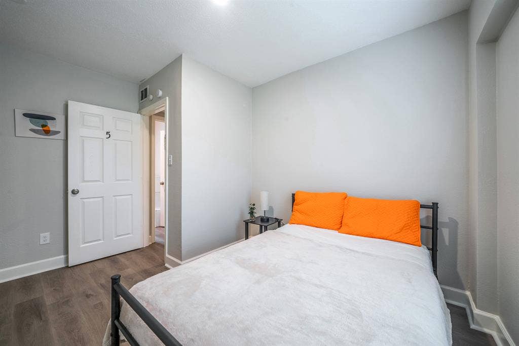 8 BR in Houston