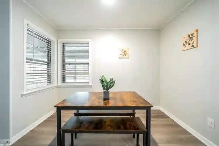 8 BR in Houston