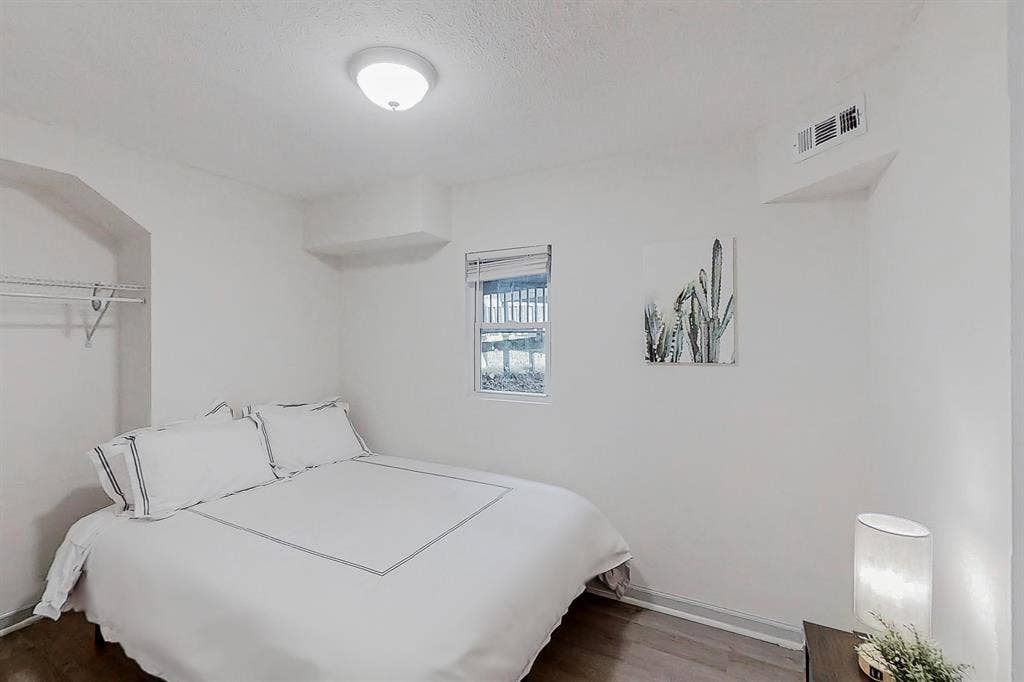 9 BR in College Park