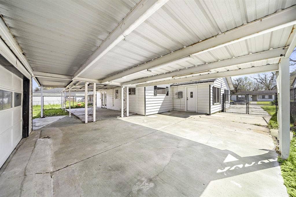 8 BR in Houston